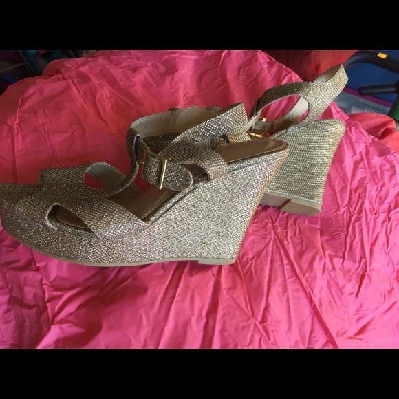 Shoe - Picture 2 of 2